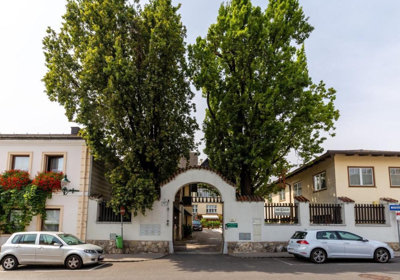Haus Zu Den Zwei Eichen Appartement Perchtoldsdorf Buitenkant foto