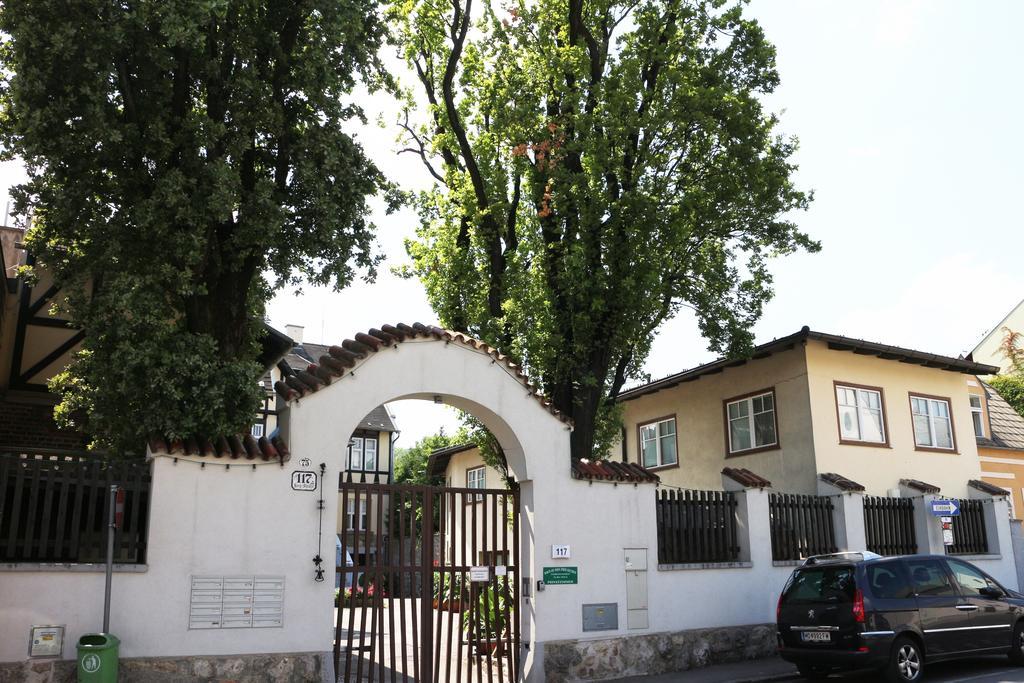 Haus Zu Den Zwei Eichen Appartement Perchtoldsdorf Buitenkant foto
