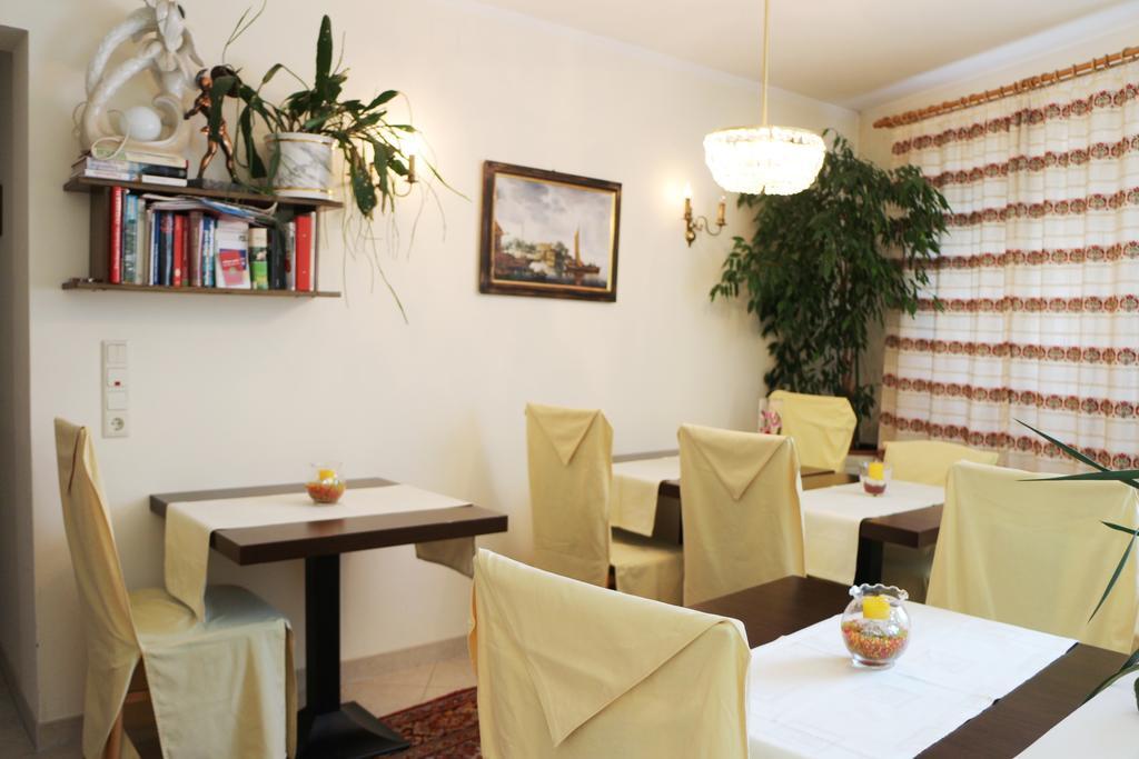 Haus Zu Den Zwei Eichen Appartement Perchtoldsdorf Buitenkant foto