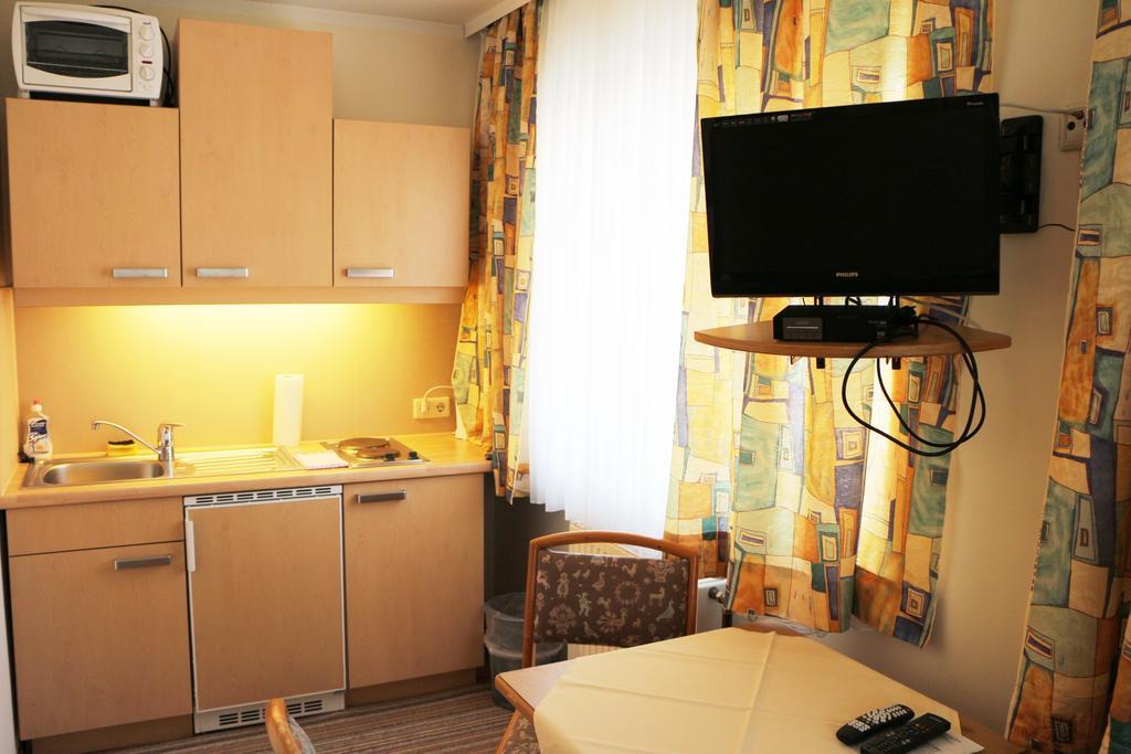 Haus Zu Den Zwei Eichen Appartement Perchtoldsdorf Kamer foto