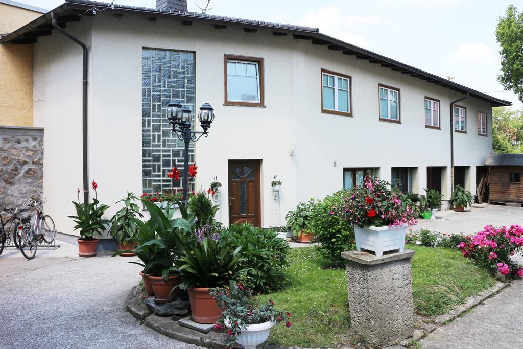 Haus Zu Den Zwei Eichen Appartement Perchtoldsdorf Buitenkant foto