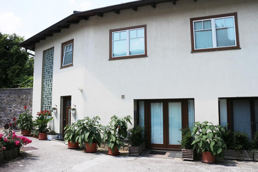 Haus Zu Den Zwei Eichen Appartement Perchtoldsdorf Buitenkant foto