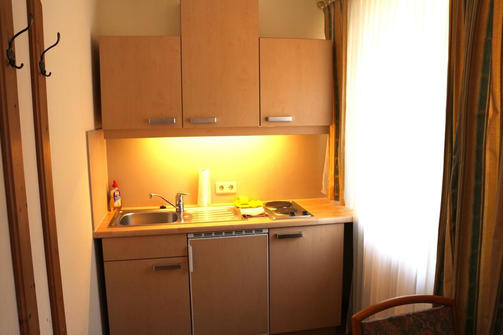 Haus Zu Den Zwei Eichen Appartement Perchtoldsdorf Buitenkant foto