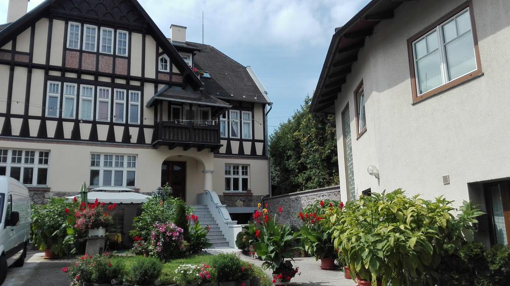 Haus Zu Den Zwei Eichen Appartement Perchtoldsdorf Buitenkant foto